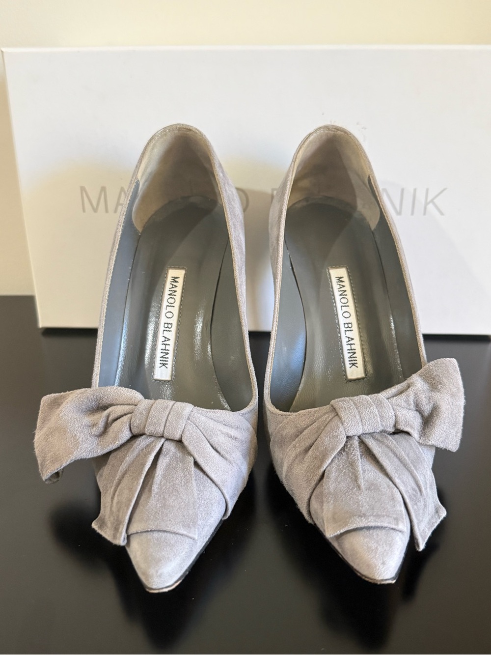 MANOLO BLAHNIK 90mm Beccara Bow Silk Satin Pumps In Grey
